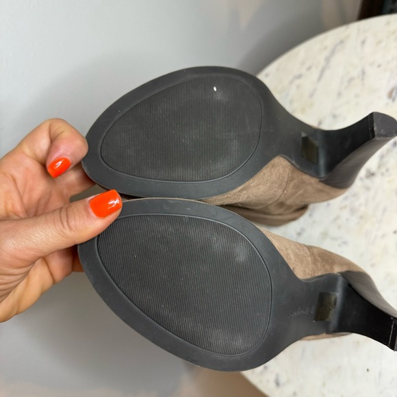 BCBGeneration Booties Size 6M Suede
Heels shoes - Picture 5 of 7